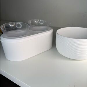 White Pet Feeder with Bowls